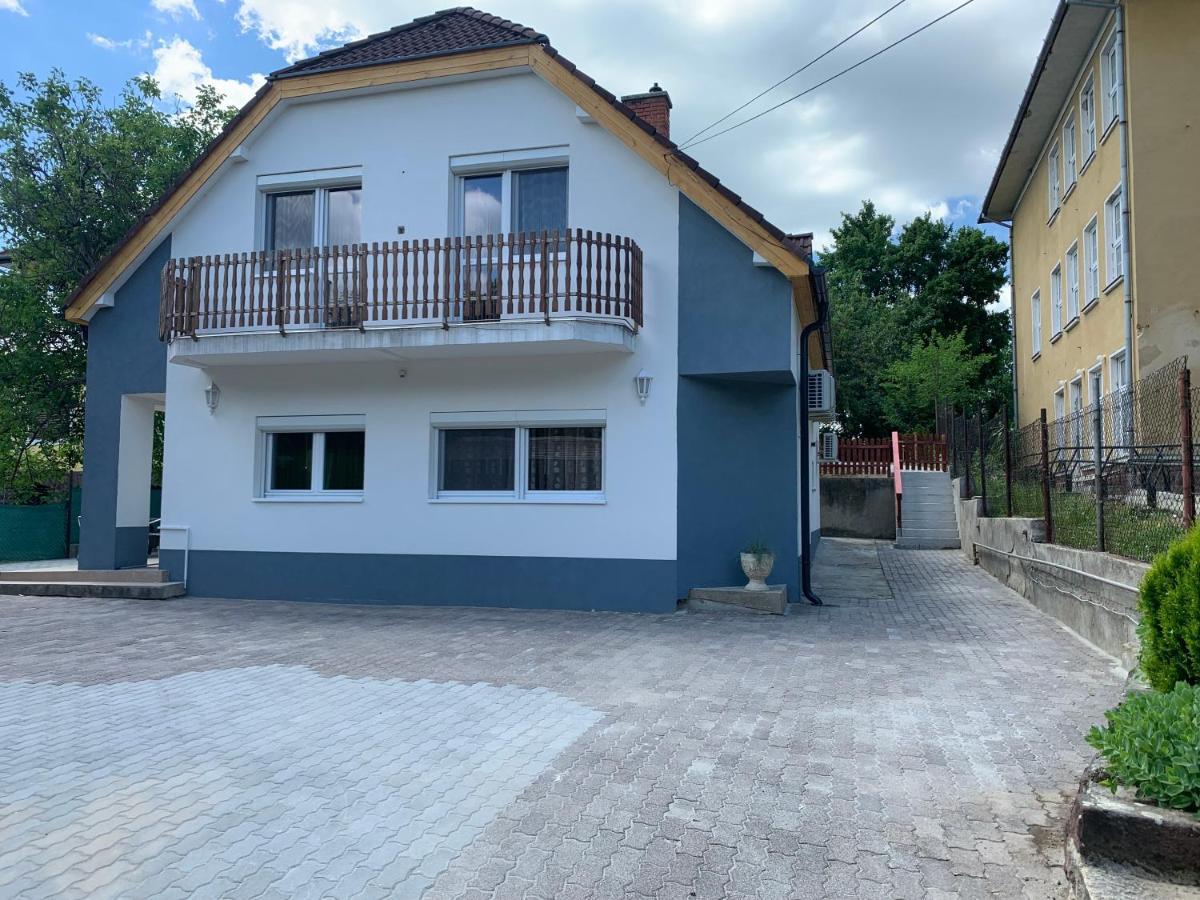 Borsi Apartman Balatonalmádi المظهر الخارجي الصورة